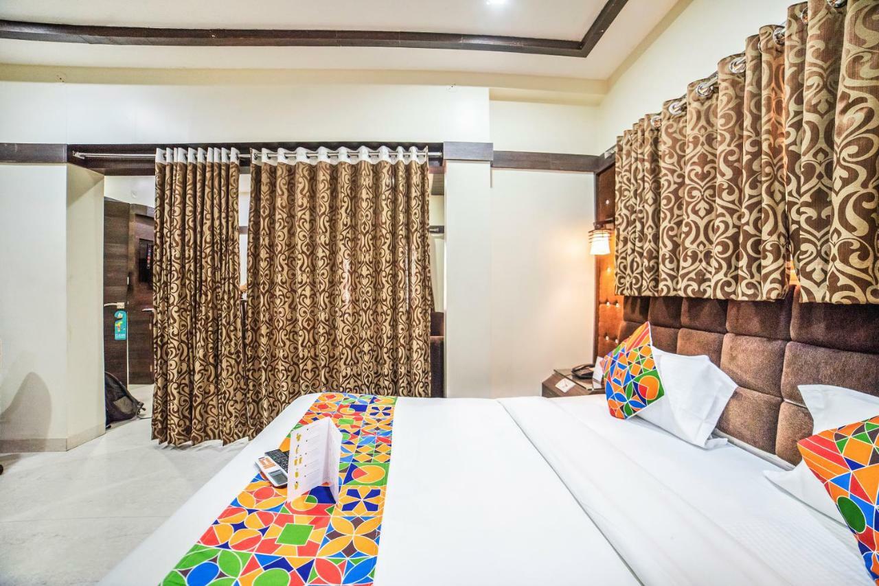 แฟ็บโฮเต็ล ซันตูร์ Hotel อินดอร์ ภายนอก รูปภาพ